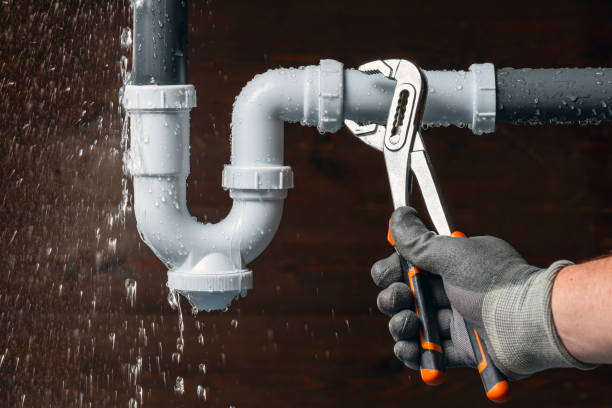 Professional Gas Line Repair technician working in Pine Meadow, CT